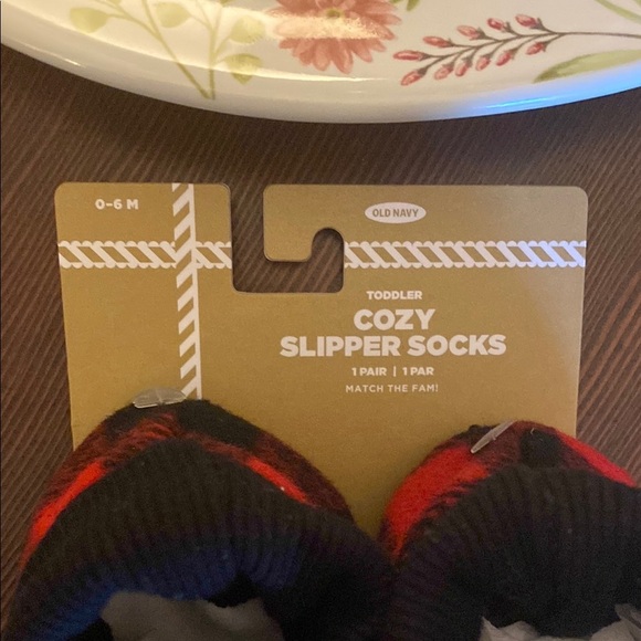 NWT 20 pair of Red & Black Plaid Kids Slippers 0-6 M & Grippy Feet Bottoms - Picture 9 of 13